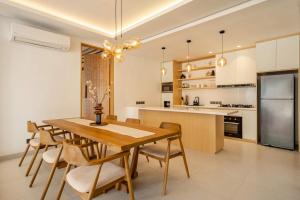 NEW Luxury 3BR Villa with Bathtub - 6mins to Beach