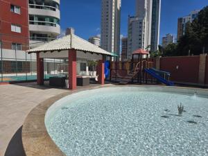 Apartamento HomeClub em Balneário Camboriú próximo roda gigante