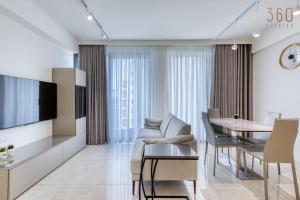 The Official Mercury 2BR Suite with Pool Access by 360 Estates