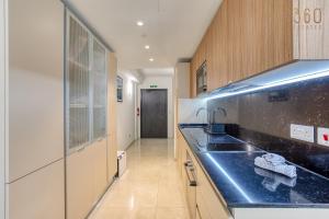 The Official Mercury 2BR Suite with Pool Access by 360 Estates