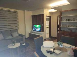 Modern, downtown and sunny!