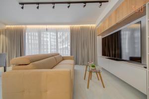 Official Mercury Suite with Pool Access & Views 360 Estates