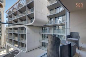 Official Mercury Suite with Pool Access & Views 360 Estates