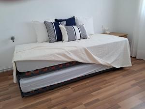 Quiet cozy apartment near beach