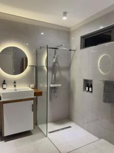 3-Bedroom Sea View Penthouse 4mins Walk to Beach - RC16