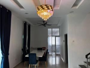 MP Homestay Four-Bedrooms House