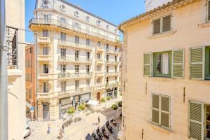 Le Chineur – Vieille Ville près du Port