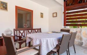 2 Bedroom Stunning Home In Medvida