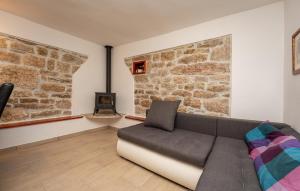 2 Bedroom Stunning Home In Medvida