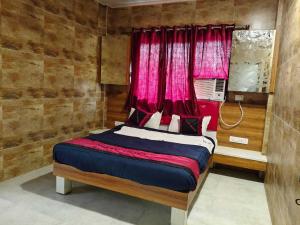 Collection O Mumbai Khar Road Railway Station