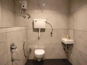 Collection O Mumbai Khar Road Railway Station