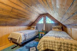 Cave Cabin Hot Tub Fire Pit MTN Experience