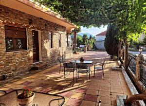 Petroula Suites Pozar