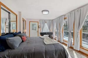 Peace in the Pines Hot Tub & Pikes Peak Views