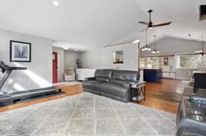 Peace in the Pines Hot Tub & Pikes Peak Views