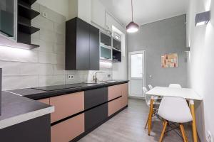 Cozy Apartment by the Sea with a Private Courtyard