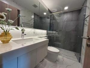 The Astra Sky River, Chiang Mais most exclusive serviced apartment with an ultra-long infinity pool