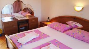 Ljubica Apartments and Rooms 