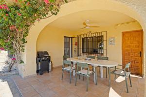 Authentic groundfloor apartment in beautiful villa, Javea