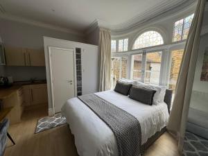 Centrally located studio flat in SW1