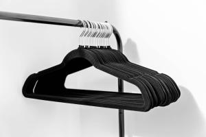 Comfortable 2 Bed Apt, Sleeps 8, Parking, Great for Contractors, Families and Leisure Stays, West Midlands, near Birmingham, Edenwood Residence