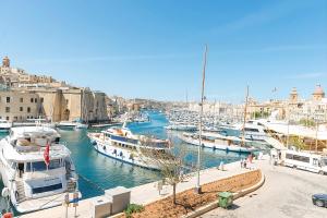 First Floor Studio room in Medieval Knights house with Sea View at the Marina