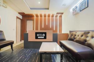 Hotel O West Vinod Nagar Metro Station