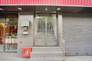 Hotel O West Vinod Nagar Metro Station