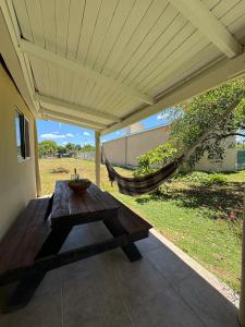 Casa con pileta y verde a 5 minutos de costanera Gchú