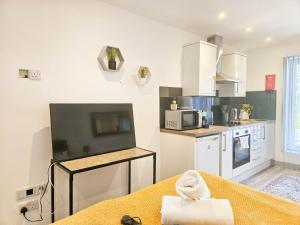 Churchill Studio - 1 Bedroom Studio - Uplands