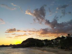 Casa com mezanino, de frente para o mar
