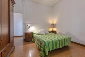 GuestHost - Ginas Garden x4