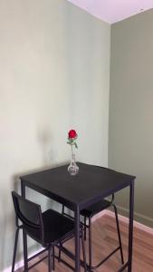 Tropical Urban Getaway 2 room Apartment