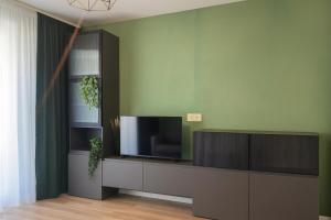 Tropical Urban Getaway 2 room Apartment