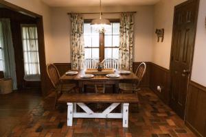 ~ The Cozy Farmhouse ~ | Sleeps 10+ | Farm Views