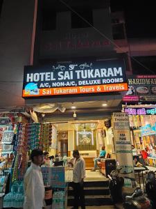 TUKARAM HOTEL only 1 minute distance from Dwarkamai