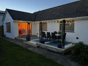 Sleeps 9- KingBeds- FamilyFriendly- ContactlessCI