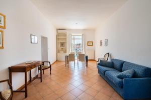 GuestHost - Bright Harbor View Flat in Bisceglie