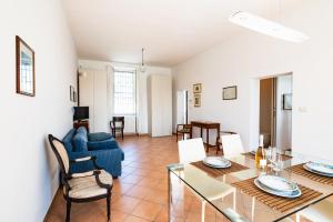 GuestHost - Bright Harbor View Flat in Bisceglie