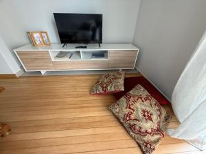 A bright flat with garden, a private urban oasis in Athens