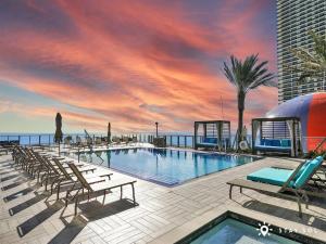 Rooftop Pool Oceanview Balcony & Beachfront Resort