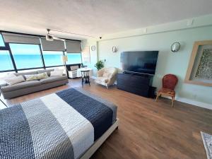 Spectacular Oceanfront Studio wkitchenette