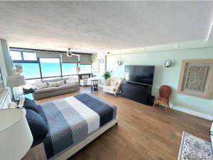 Spectacular Oceanfront Studio wkitchenette