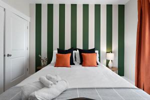 *NEW* Charm on Church ~ Cozy, Modern, Downtown Apt