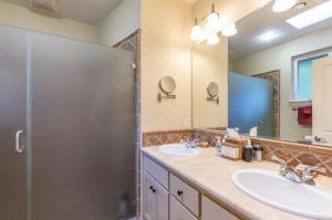 Zen by the River-3 bedroom 2 bath hot tub