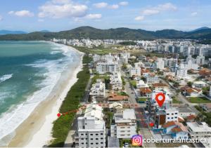 Cobertura fantástica apenas 70 metros da praia
