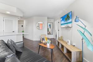 Contemporary Arlington Apartment Featuring City Views