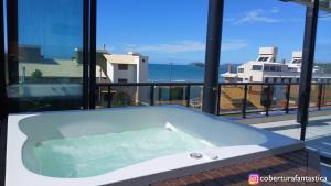 Cobertura fantástica apenas 70 metros da praia