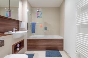 1-Bed Apartment with Balcony & Modern Kitchen