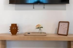 Stunning 2 BR - Parking and Walk to Park